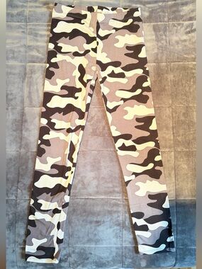 Kirkland Signature Girls Camouflage Print Leggings in Black, Gray, White